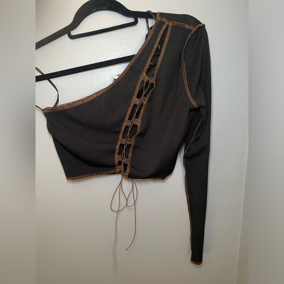 Princess Polly Luciana One Sleeve Top- 6 - Picture 2 of 6